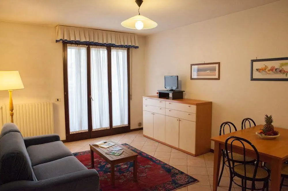 Giada Palace - Rooms Lucca 2*,