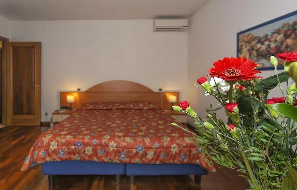 Giada Palace - Rooms Lucca Aparthotel