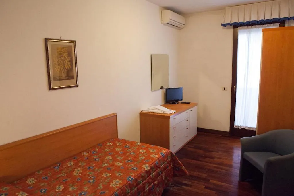 Giada Palace - Rooms Lucca Aparthotel